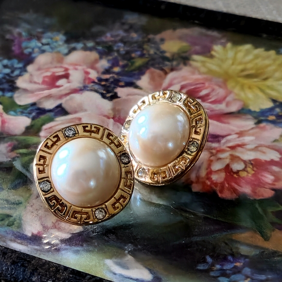 Givenchy Vintage 1980s Paris New York Faux Pearl Logo Earings - Picture 8 of 14